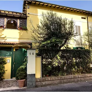 Degli Amici Bed & Breakfast